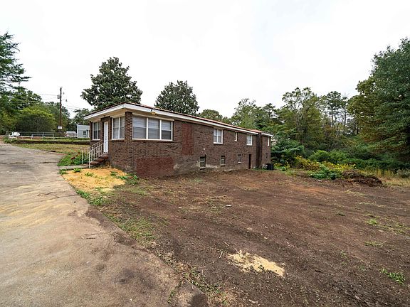 5th image of 160 Honeycutt Rd