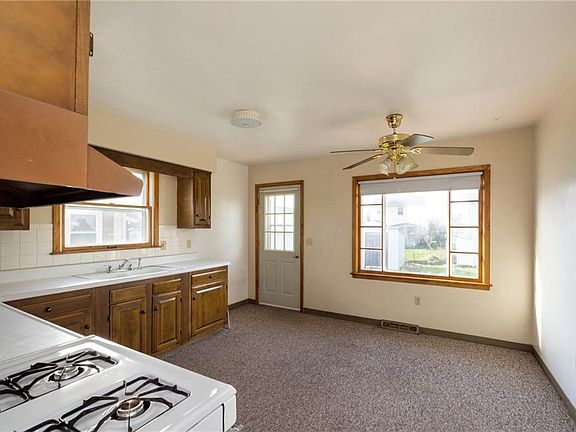 4th image of 3002 Feasler St