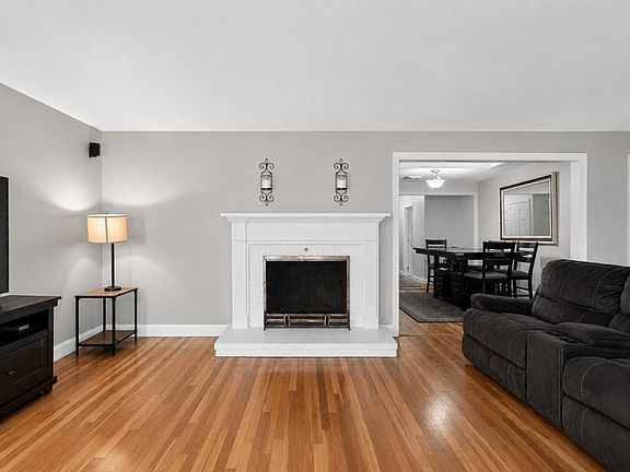 3rd image of 38 Dighton Ave