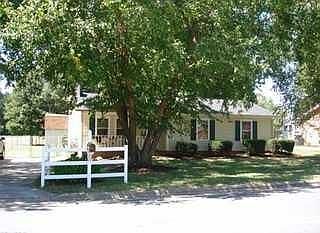 1st image of 621 Oakhurst St