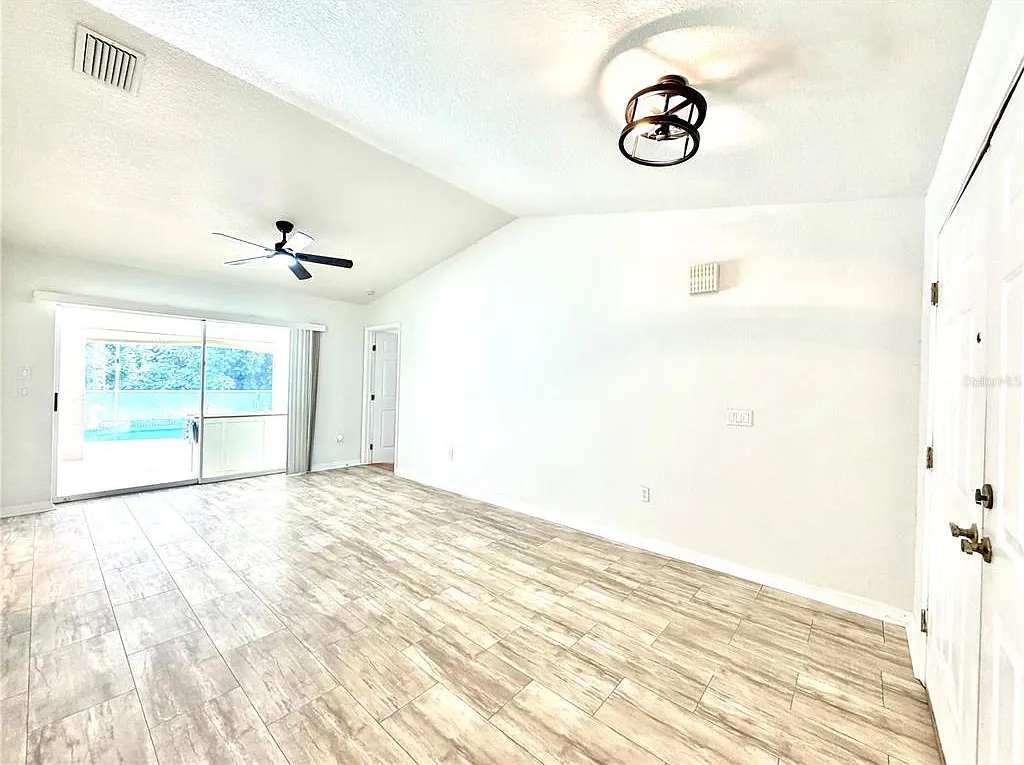 4 bed, 2.0 bath, 1903 sqft, $2,850 — Photo 4