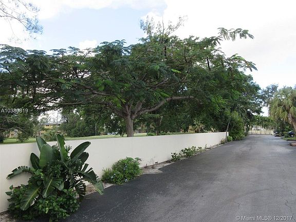 2nd image of 15023 Coconut Ct