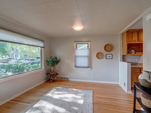 5th image of 1118 Lorraine Dr