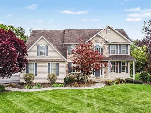 57 E Summit Dr, Littlestown, PA 17340