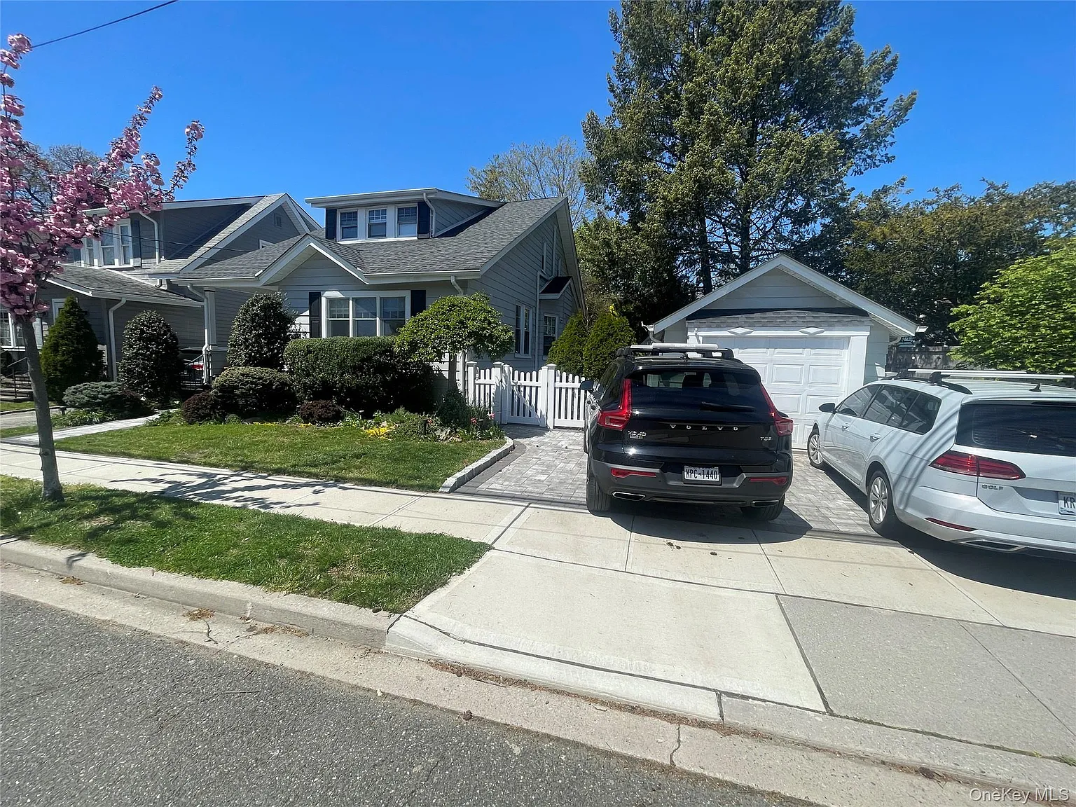 3 bed, 1.5 bath, 1537 sqft, $5,200 — Photo 2