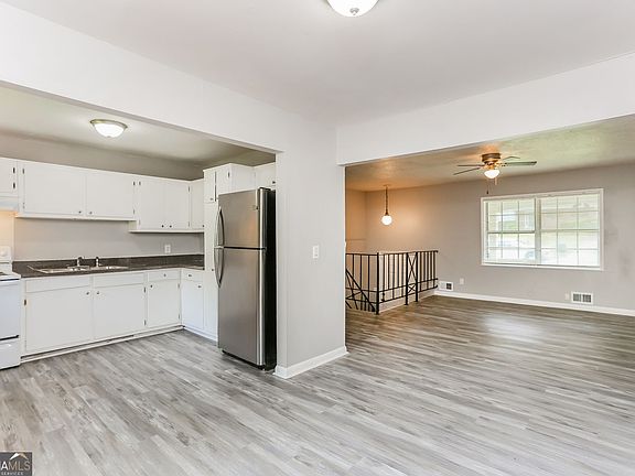 4th image of 4133 Conley Cir