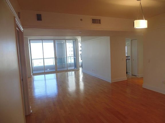 4th image of 21205 Yacht Club Dr APT 1501