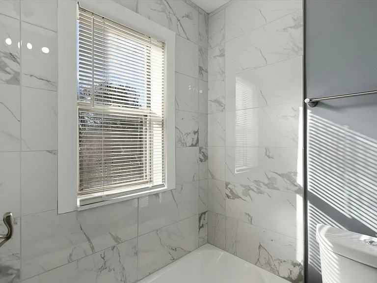 425 Carpenter St — Photo 9