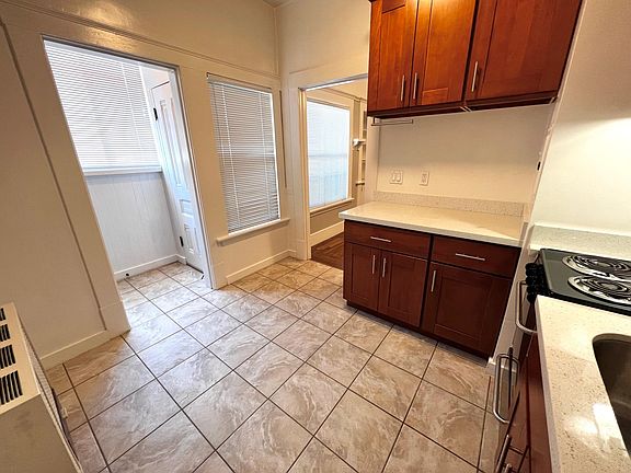5th image of 929 Pine St #406