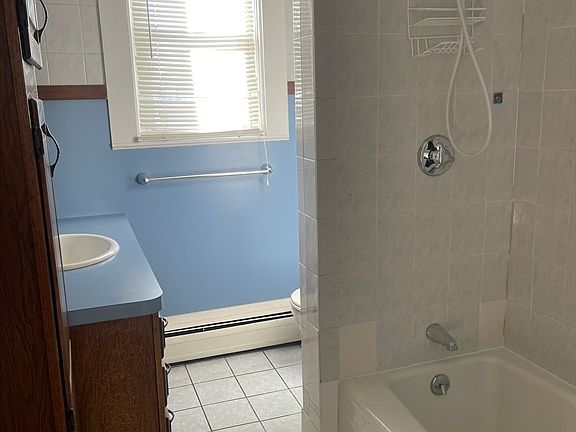 3rd image of 72 Nash Rd #1
