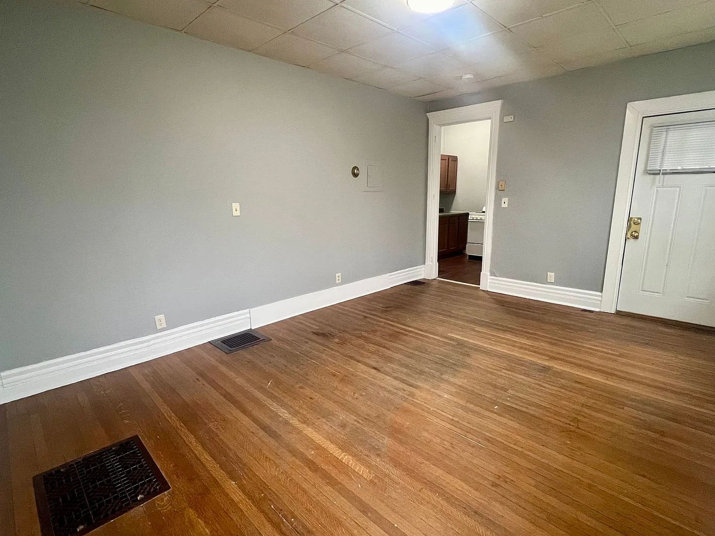 Spacious studio apartment near downtown — Photo 4