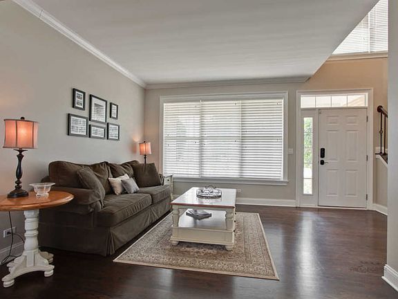4th image of 3370 Aurora Dr
