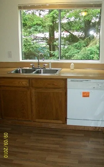 912 N 165th St #8 — Photo 10