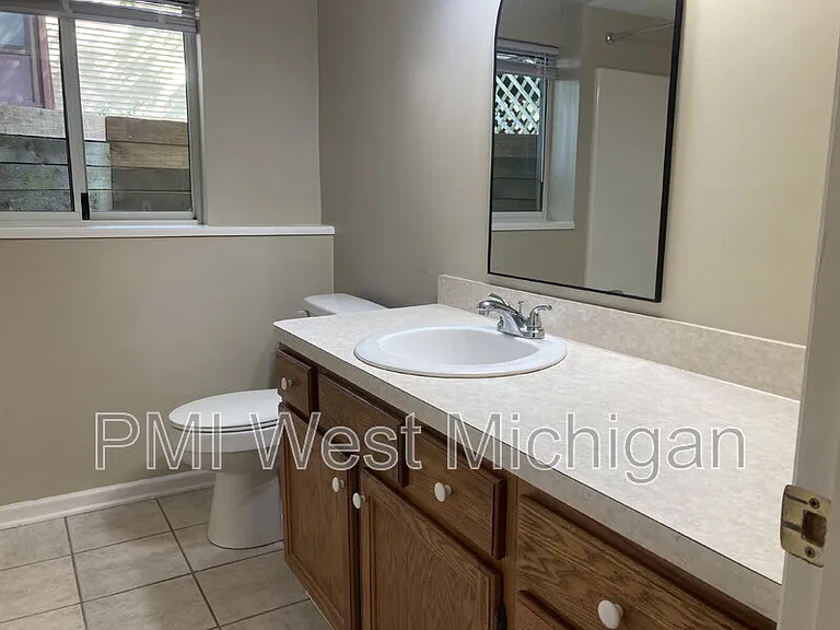 2673 Woodmeadow Dr SE — Photo 10