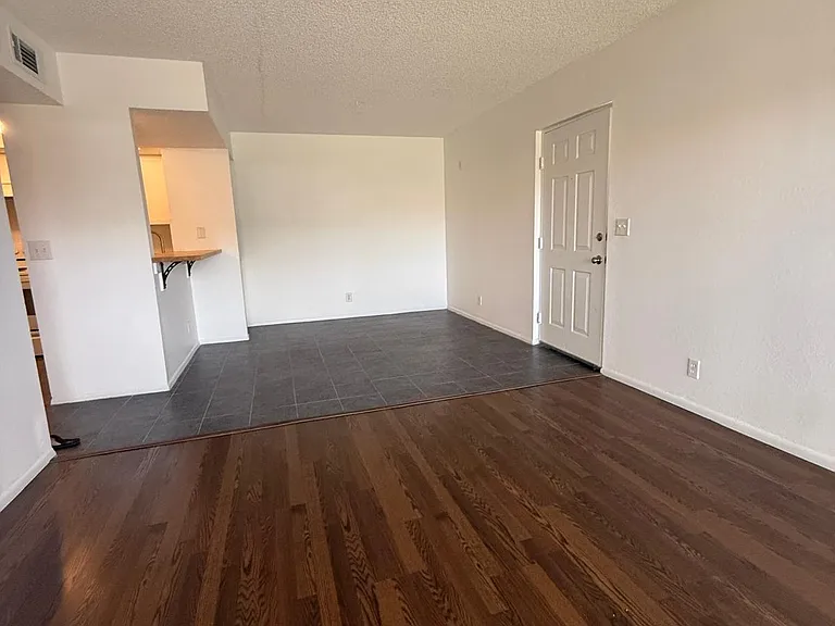 1548 SE Royal Green Cir #M-103 — Photo 3