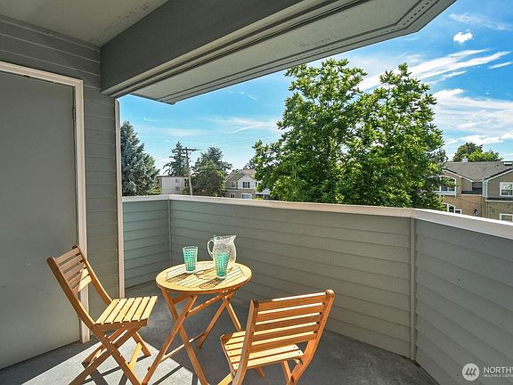 4th image of 21937 7th Avenue S #216