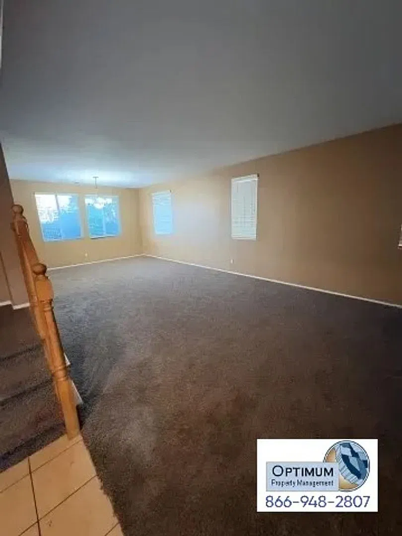 Spacious 5-Bedroom, 4-Bathroom Home with Dual Master Suites & Downstairs Bedroom! — Photo 4