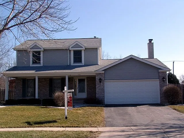 751 Mayfair Ln photo 1