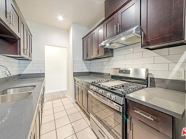 1152 S Bronson Ave — Photo 5