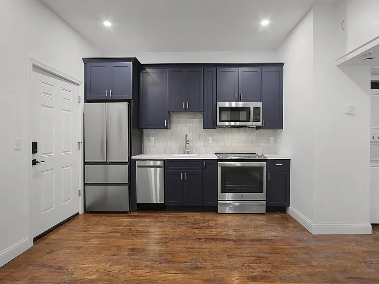 57 Trumbull St #2R — Photo 1