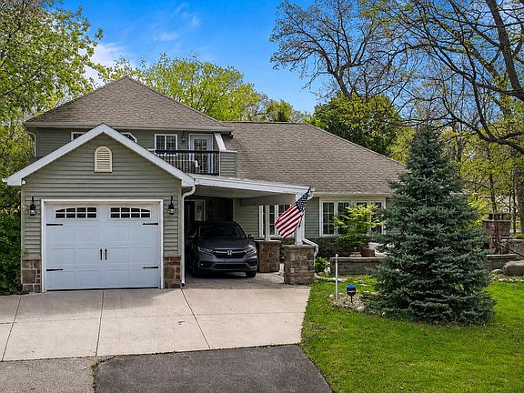 2nd image of 1069 Sauganash DRIVE