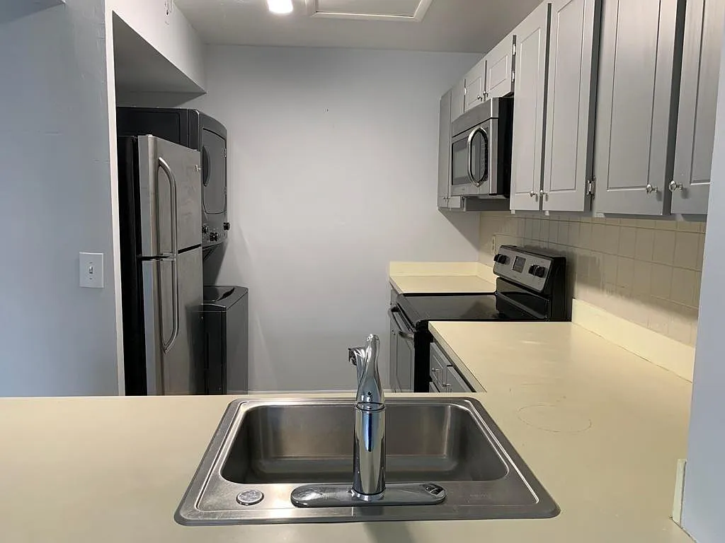 2 bed, 2.0 bath, 750 sqft, $2,000 — Photo 4