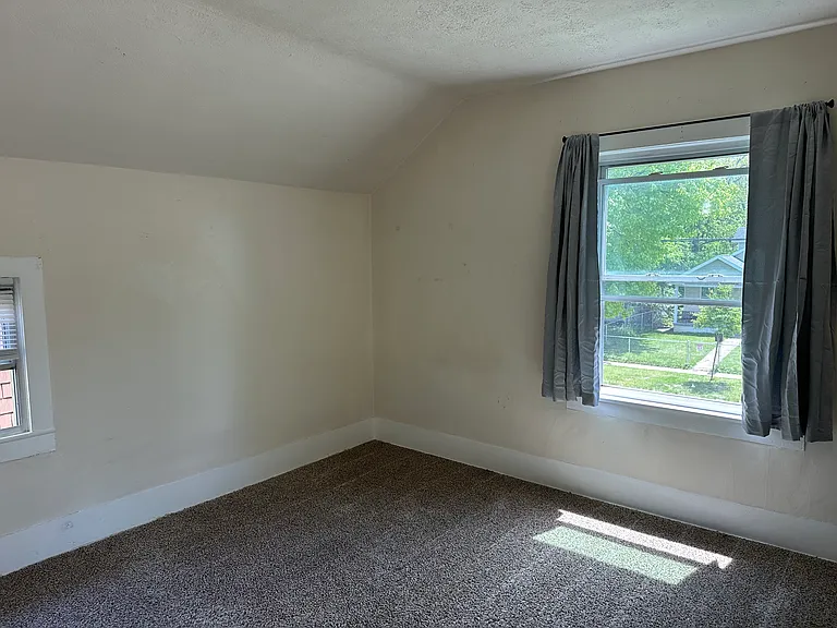 353 Harris St — Photo 36