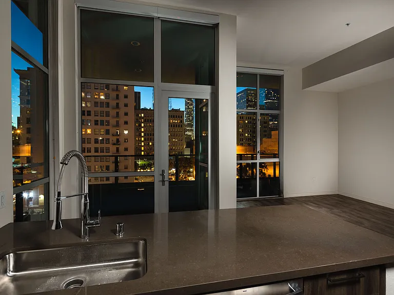 Topaz Apartments — Photo 39