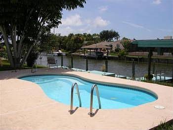 1st image of 465 Diana Blvd