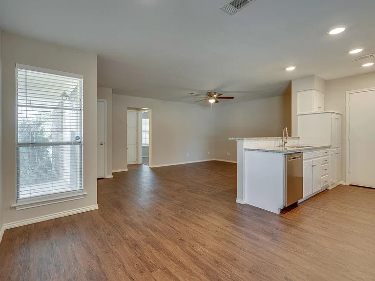 1233 Cordell St — Photo 6