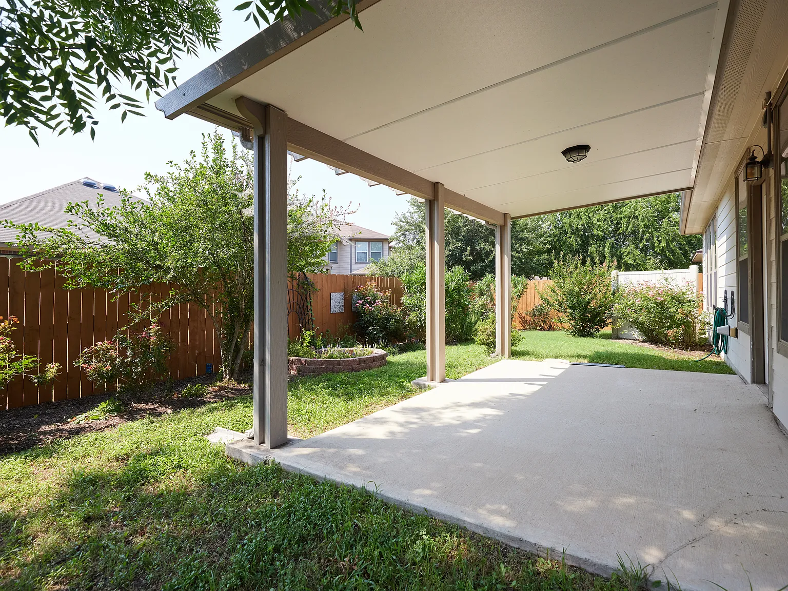 8724 Keynes Ln — Photo 2