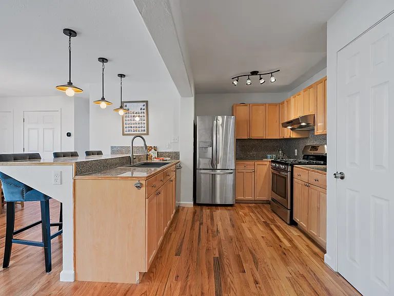 3224 S Elm St — Photo 13