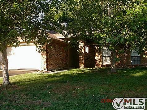 1st image of 721 Thornhill Ln