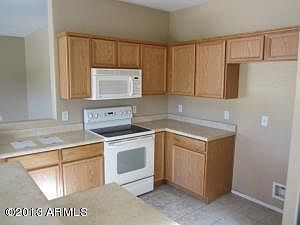 4th image of 942 S 240th Dr
