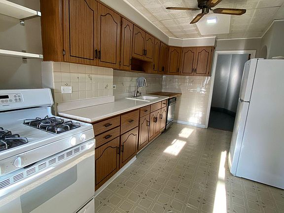 3rd image of 2418 S Western Ave #2