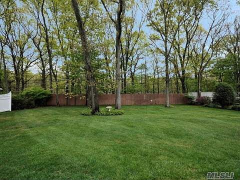 5th image of 288 Marilynn Ct