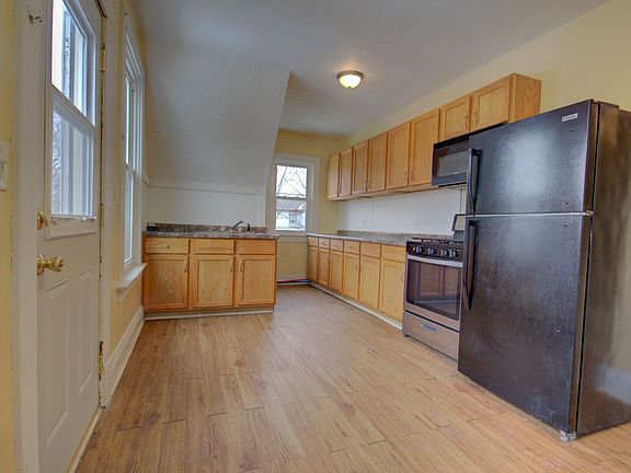 3rd image of 618 E 15th St