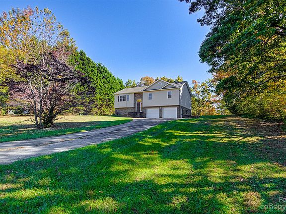 2nd image of 3921 Oakmont Ln