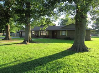 111 Circle Dr, Checotah, OK 74426