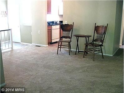 Dining rm off the kitchen, with new carpet!