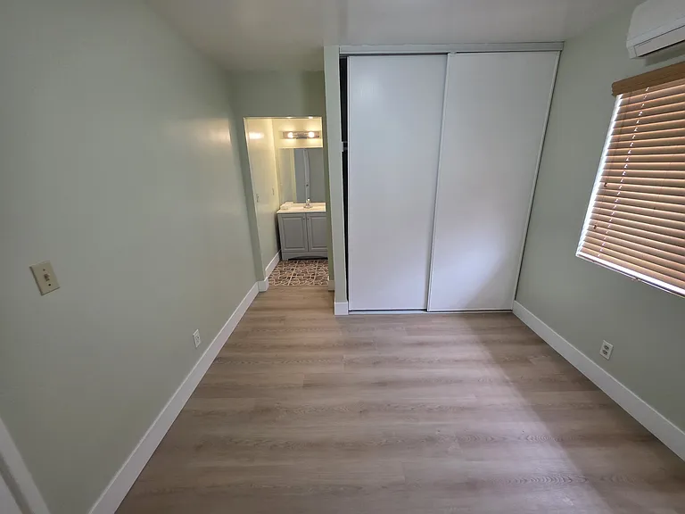 4033 De Garmo Ave — Photo 3