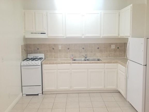 4th image of 846 S Serrano Ave