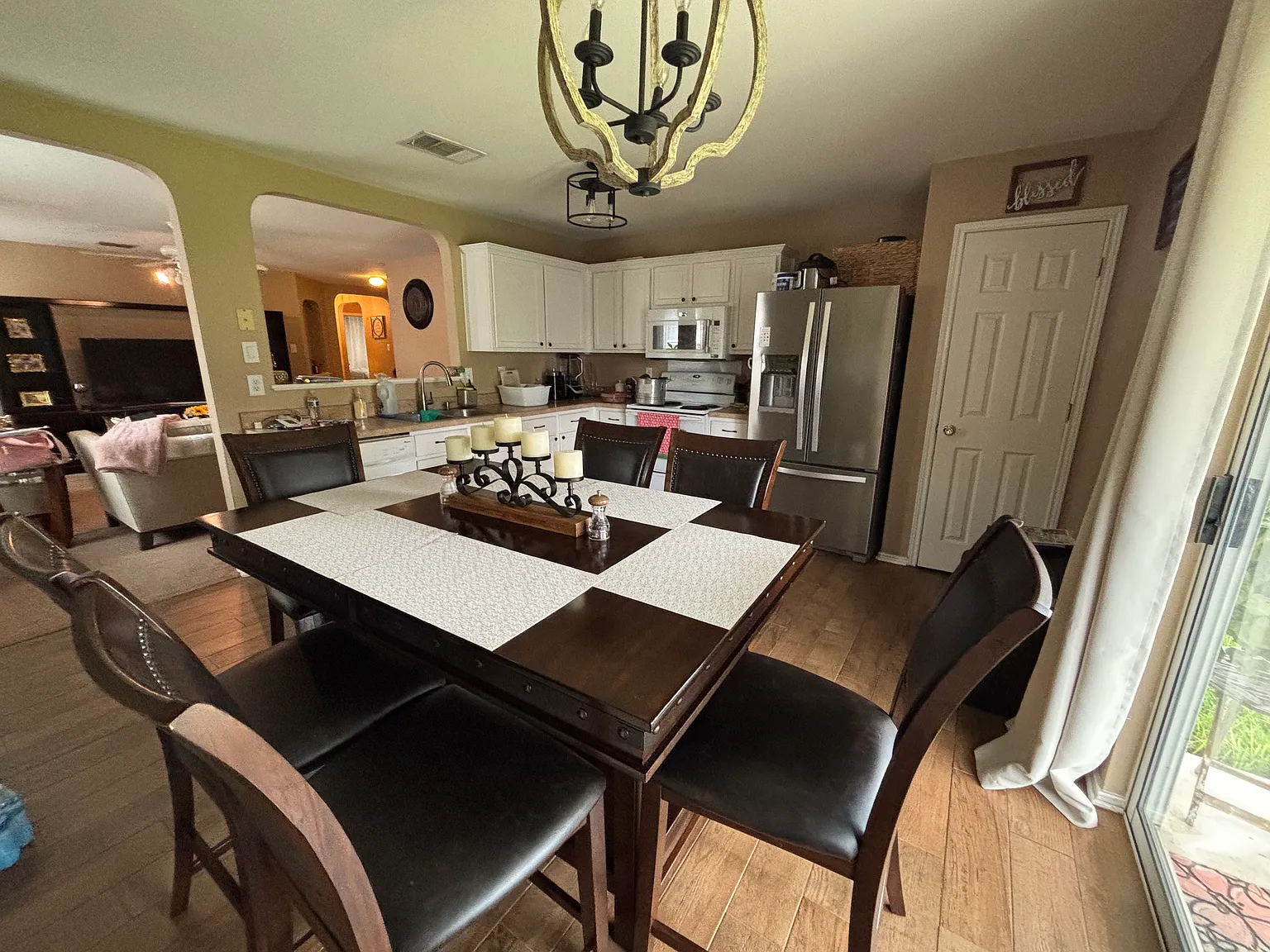 3 bed, 1380 sqft, $1,750 — Photo 4