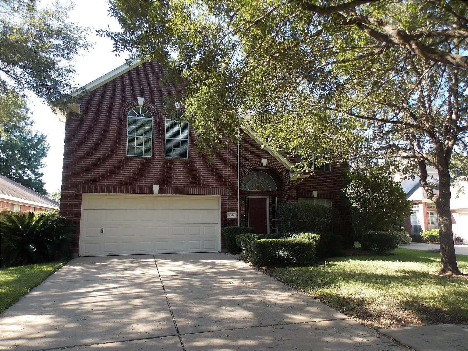 4 bed, 2.5 bath, 2238 sqft, $2,500 — Photo 1