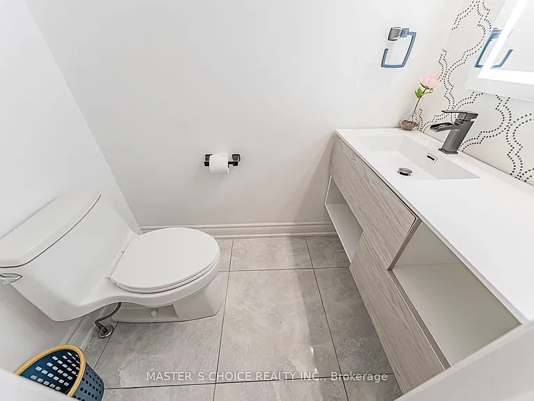 2357 Rideau Dr — Photo 16