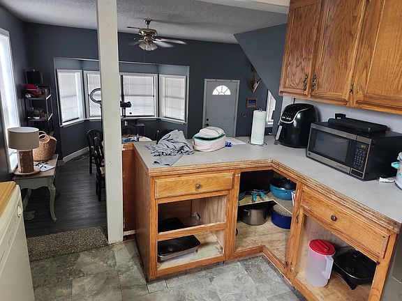 3rd image of 20 Windsor Dr