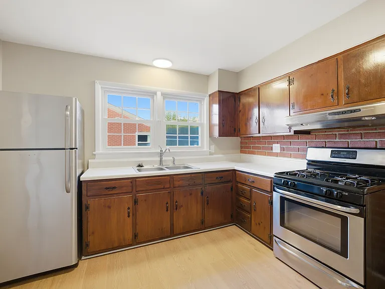 1210 Pansy St — Photo 3