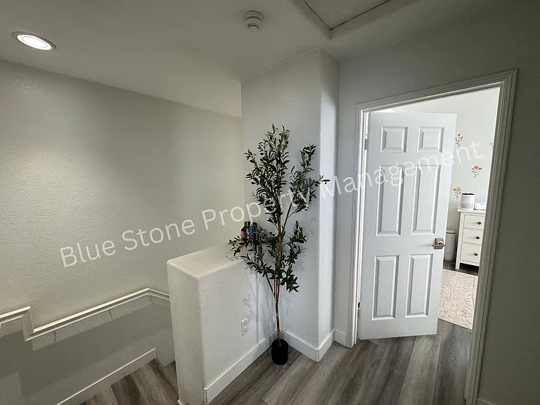 1290 Pinnacle Peak Dr #1 — Photo 8