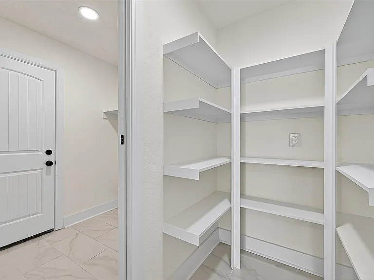 3006 Golden Hills Ln — Photo 24