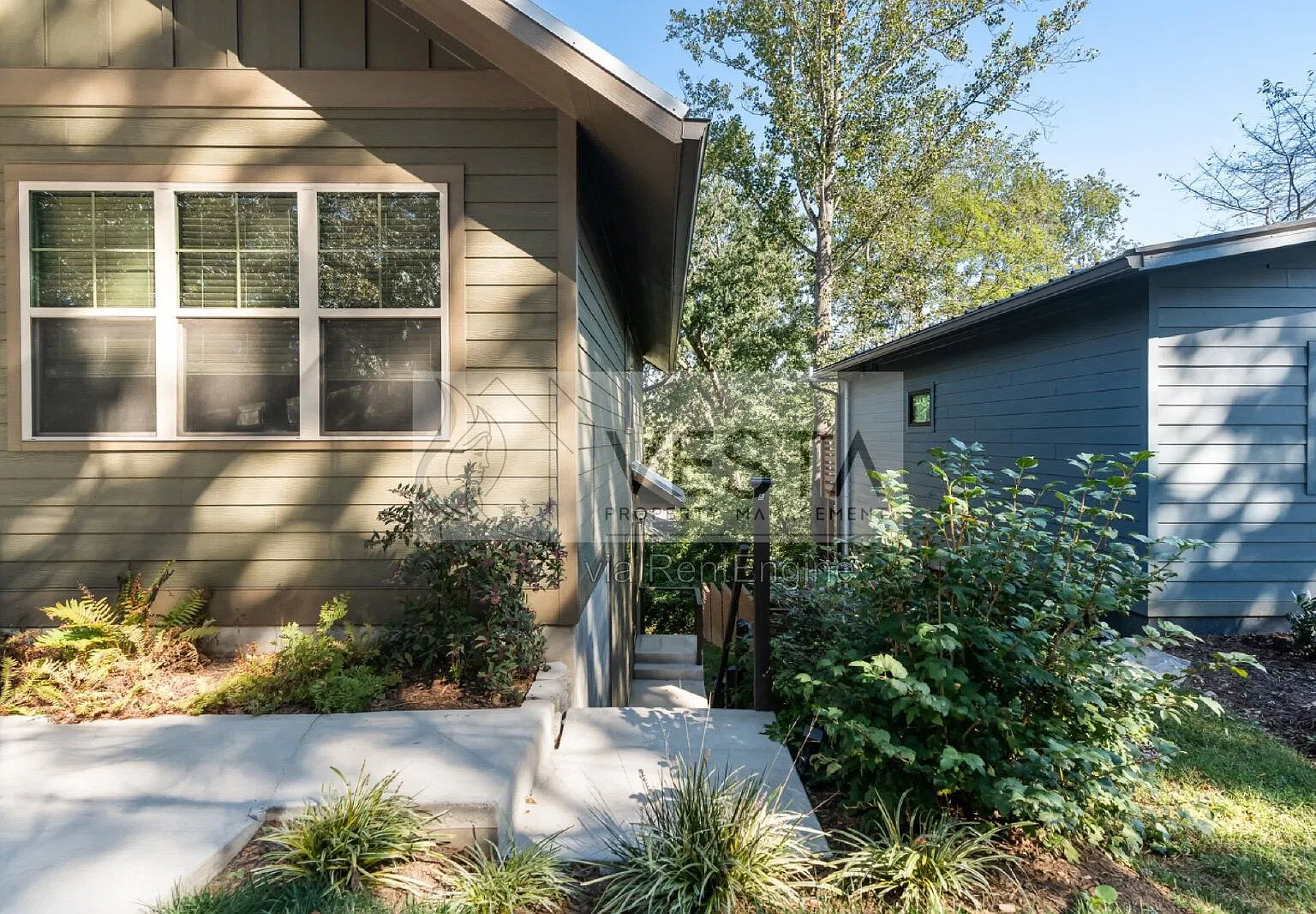 1 bed, 1.0 bath, 889 sqft, $1,675 — Photo 2